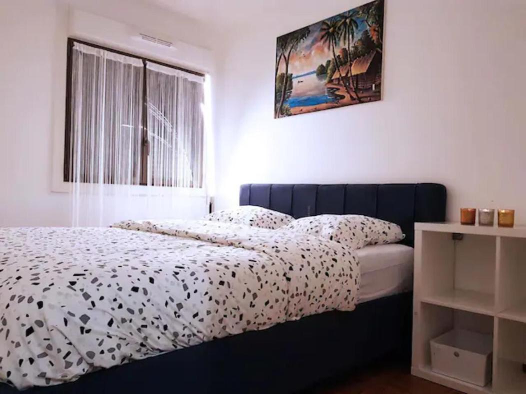 Pretty And Neat Bedroom In My Cosy Appartment. Puteaux Dış mekan fotoğraf